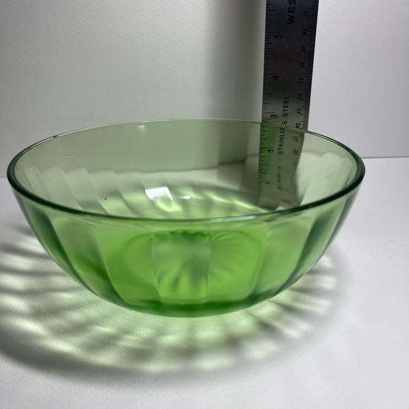 ✨Vintage Uranium Glass Bowl – Starburst Design, Glows Brilliantly ✨ - Picture 16 of 17